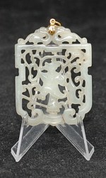 Antiker feinst gearbeiteter Anhänger in Nephrit Jade